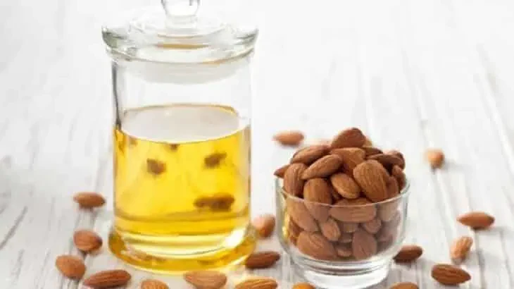 فوائد زيت اللوز المر للشعر والبشرة